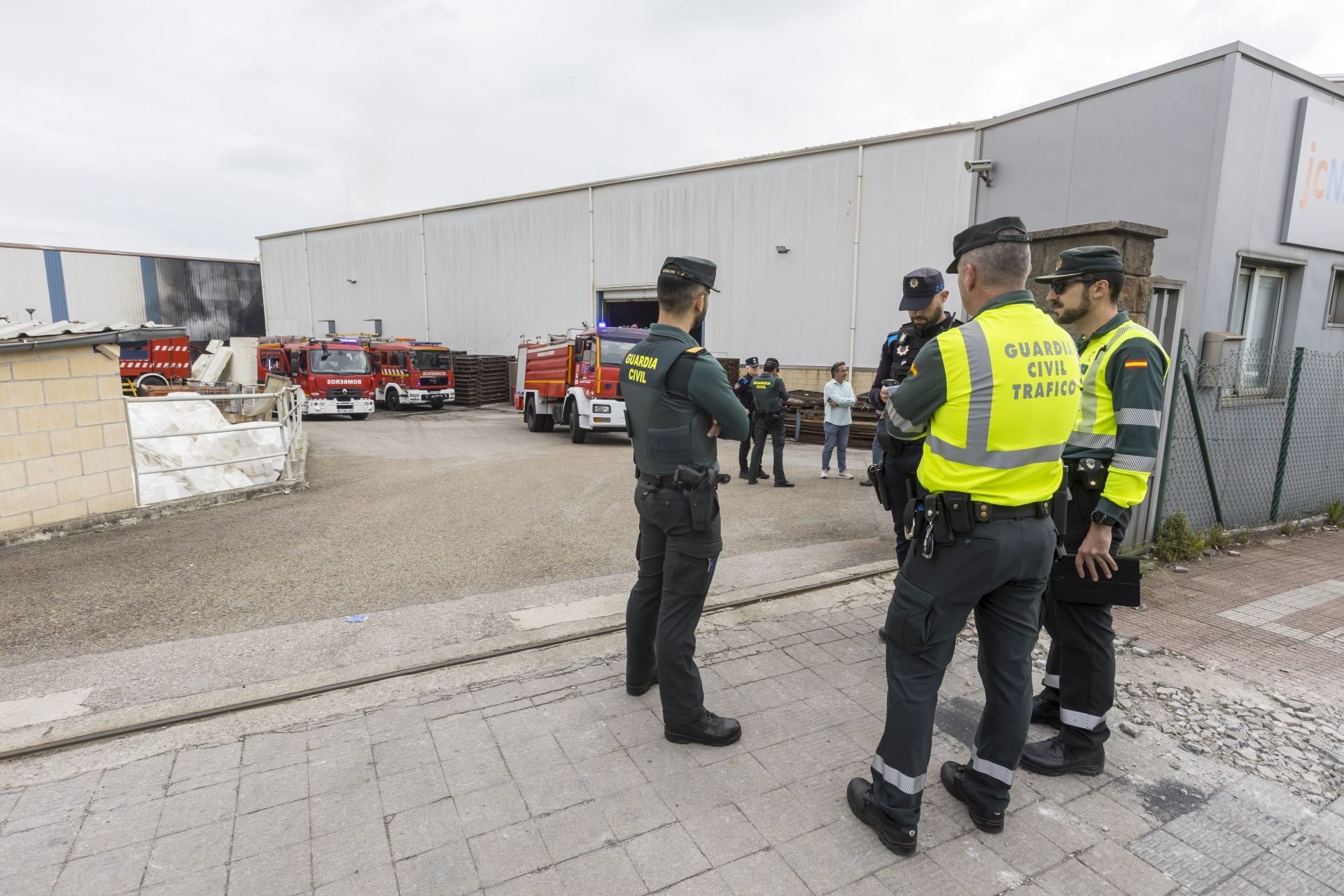 Guardias civiles y policías movilizados a la zona