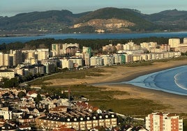 Vista panorámica de la villa de Laredo.