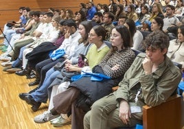 Aspirantes MIR, durante la jornada de puertas abiertas celebrada en Valdecilla.