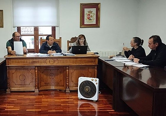 A la izquierda el alcalde y el concejal de Obras y a la derecha, concejales del PRC.