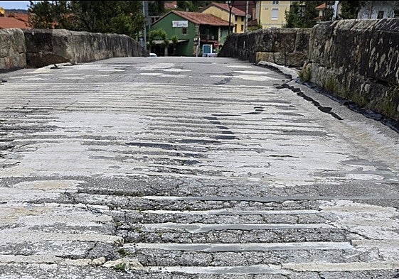 Estado actual del pavimento del puente Oruña-Arce.