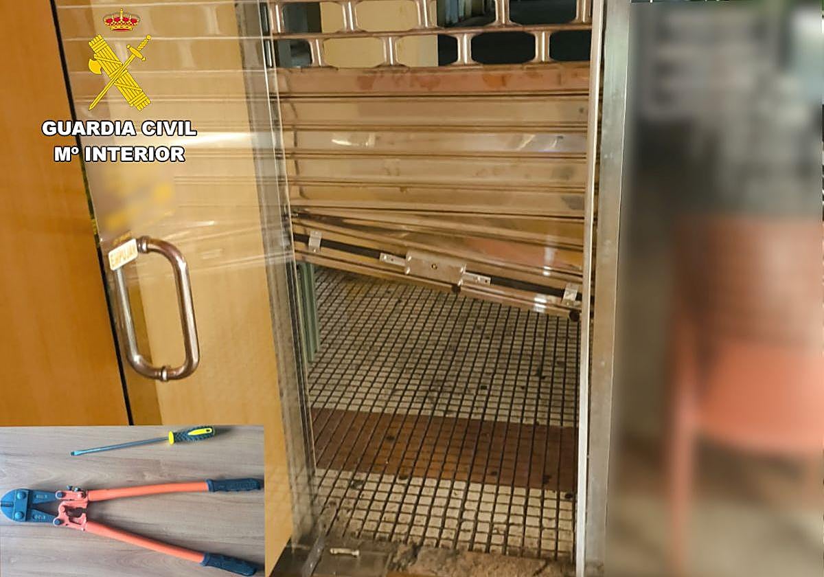 Los ladrones rompieron la persiana para acceder al establecimiento.
