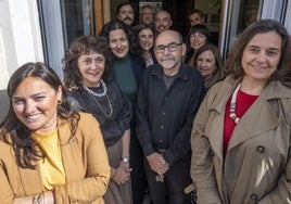 La concejala de Cultura Noemí Méndez y la directora general de Cultura, Yolanda de Egoscozabal, en primer término, junto con agentes culturales y artísticos coordinadores de los distintos ciclos.