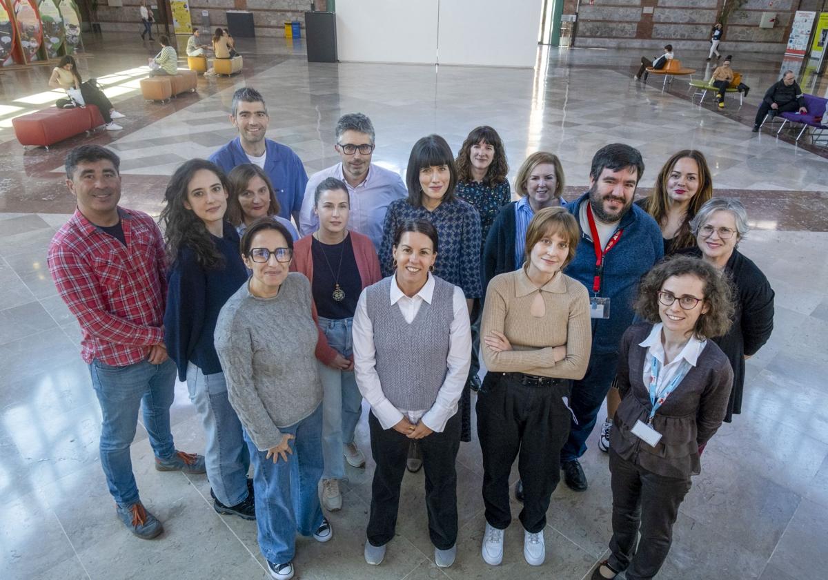 Todos los creadores del vídeo «tengo un pensamiento» en la Biblioteca Central de Cantabria