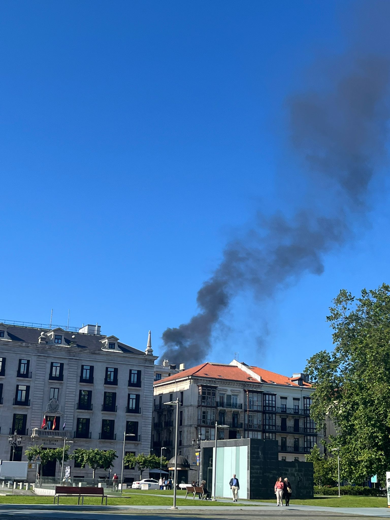 El incendio de la UC, visible desde distintos puntos de la ciudad