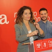 La portavoz del PSOE, Ainoa Quiñones, junto a Fran Cano, responsable de Juventudes Socialistas.