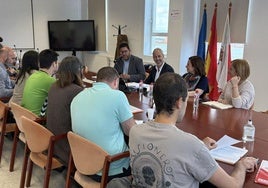 El consejero, junto a miembros de Educación, reunido con los sindicatos de la Junta de Personal Docente.