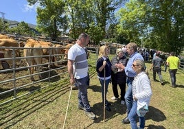 Autoridades presentes en la feria ganadera de Las Flores de San Vicente del Monte.