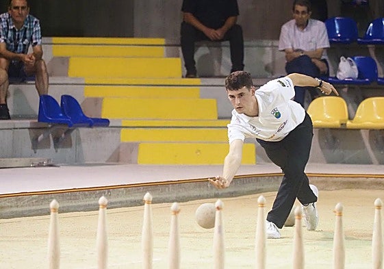 Mario Pellón marca el corte en San Isidro tras derribar 126 bolos.