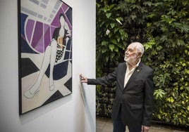 El pintor Pedro Sobrado ante una de la escenas urbanas que exhibió en Tabacalera en 2022.