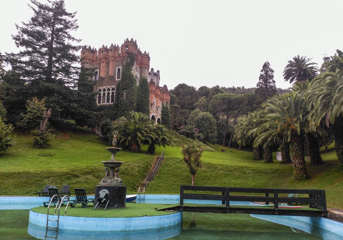Castro abre a cuentagotas las visitas a los jardines del Palacio de Ocharan