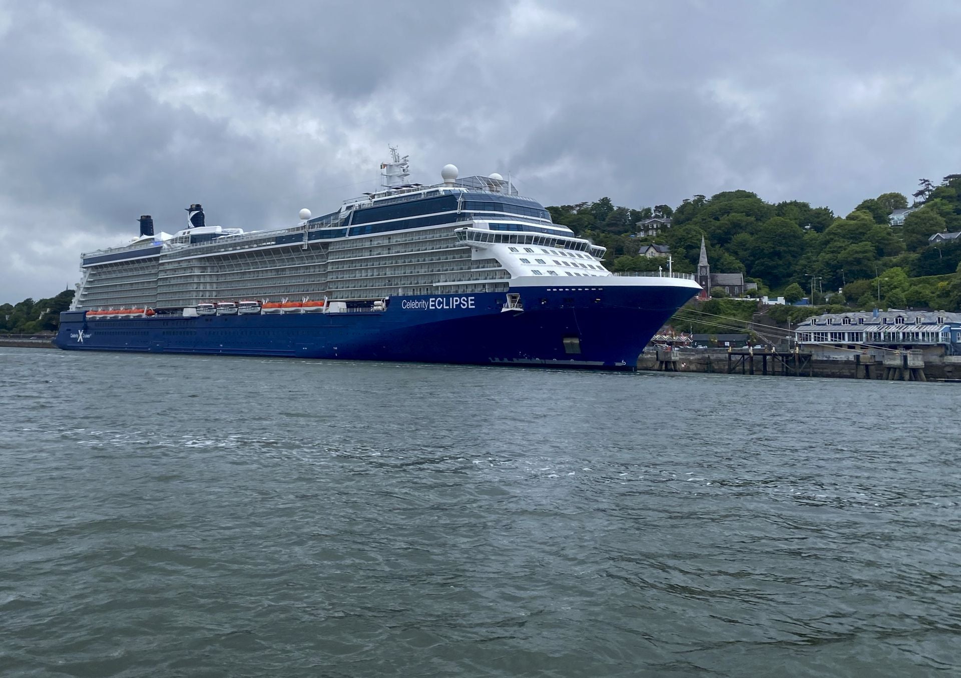 La parada de grandes cruceros es habitual en el puerto de Cobh.