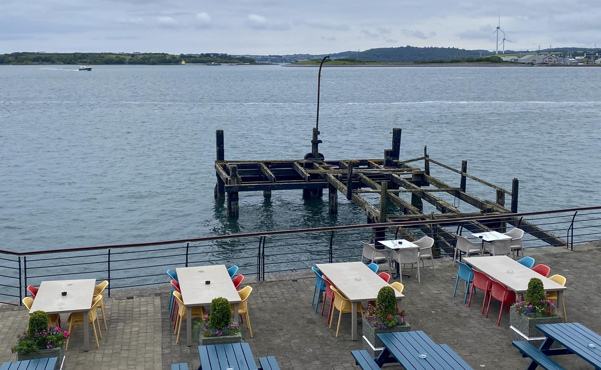 Los restos del muelle desde el que embarcaron los últimos pasajeros que subieron al Titanic, en Cobh. De aquí partían las embarcaciones que les trasladaron al buque, que estaba fondeado en frente.