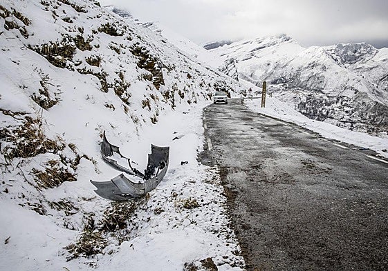 La defensa del vehículo siniestrado en Lunada el pasado marzo.