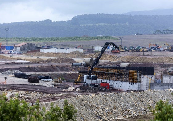 Obras del fututo polígono industrial en la zona de la Pasiega.