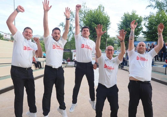 Los jugadores de Borbolla celebran el título en Supercopa.