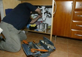 El sector de la fontanería es uno de los afectados por la competencia desleal que supone la economía sumergida.