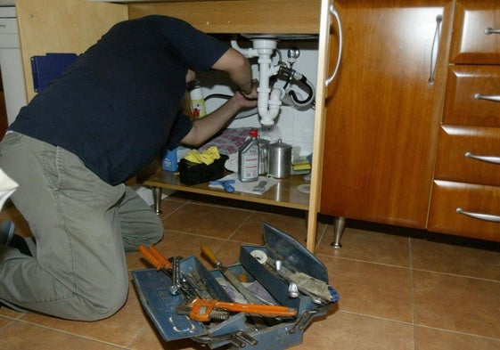 El sector de la fontanería es uno de los afectados por la competencia desleal que supone la economía sumergida.