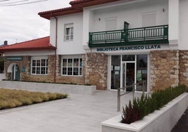 Biblioteca Francisco Llata de Liencres, que permanecerá abierta de forma ininterrumpida hasta el 15 de junio.