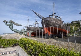 El Ayuntamiento de Santander ha vallado los galeones de Vital Alsar, ubicados en la Península de la Magdalena, que están deteriorados.