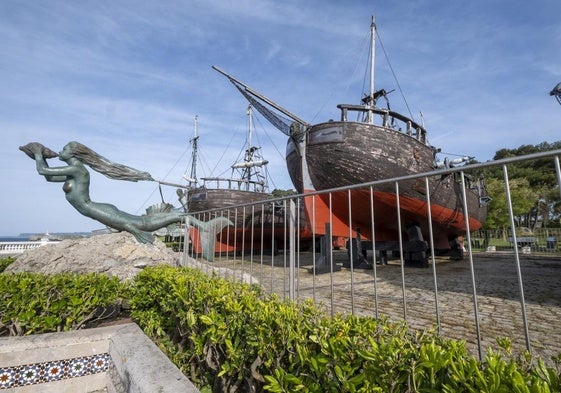 El Ayuntamiento de Santander ha vallado los galeones de Vital Alsar, ubicados en la Península de la Magdalena, que están deteriorados.