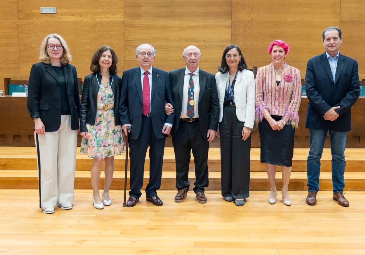 Eva Guillermina Fernández (Directora General de Cultura y Patrimonio del Gobierno de Cantabria), Mª Victoria Zunzunegui, Modesto Chato de los Bueys, Peridis, Concepción López, Mónica Ramos Toro y Esteban Sáinz