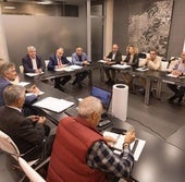 Los afectados por los derribos a su llegada a la consejería.