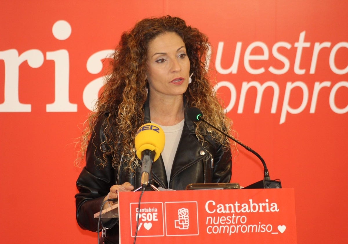 La portavoz del PSOE de Cantabria, Ainoa Quiñones.