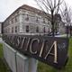 Imagen principal - La Audiencia de Cantabria juzgará el 24 de junio a tres personas por acusar a gitanos de propagar el covid