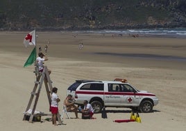 Cruz Roja en la playa de Berria.