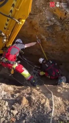 Rescate de dos perros en La Cavada