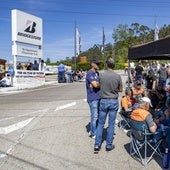 Trabajadores de Bridgestone, en una de las jornadas de huelga en los accesos a la fábrica de Puente San Miguel.
