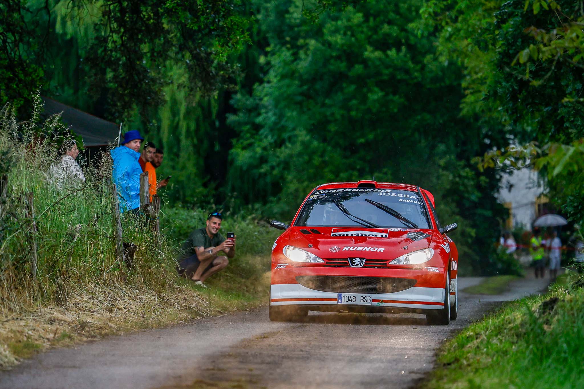Joseba Gayoso, con su Peugeot 206 N1.