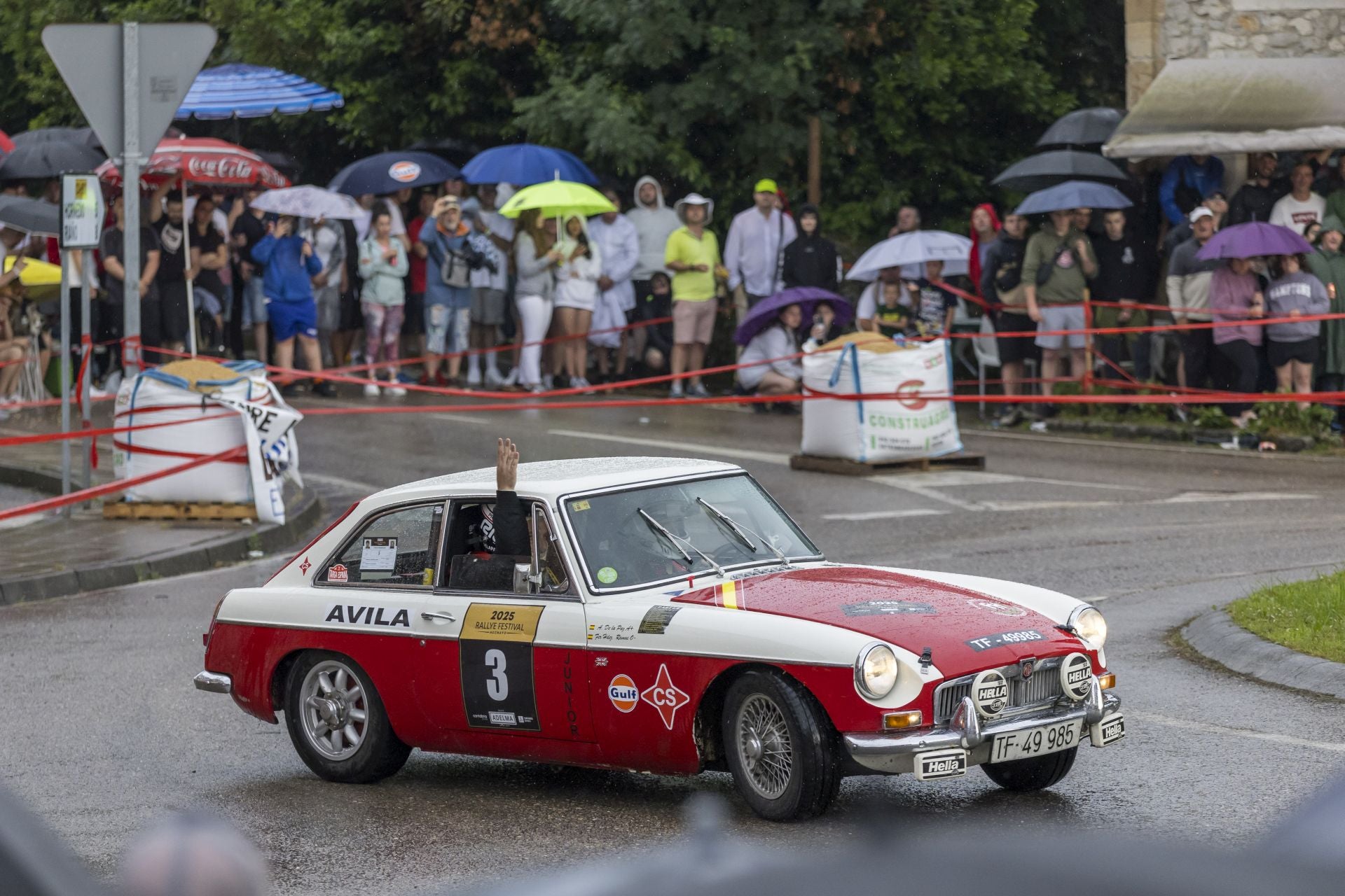 Fernando Hernandez Ramos con un GT de MGB