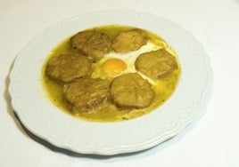 Patatas a la importancia con huevo.