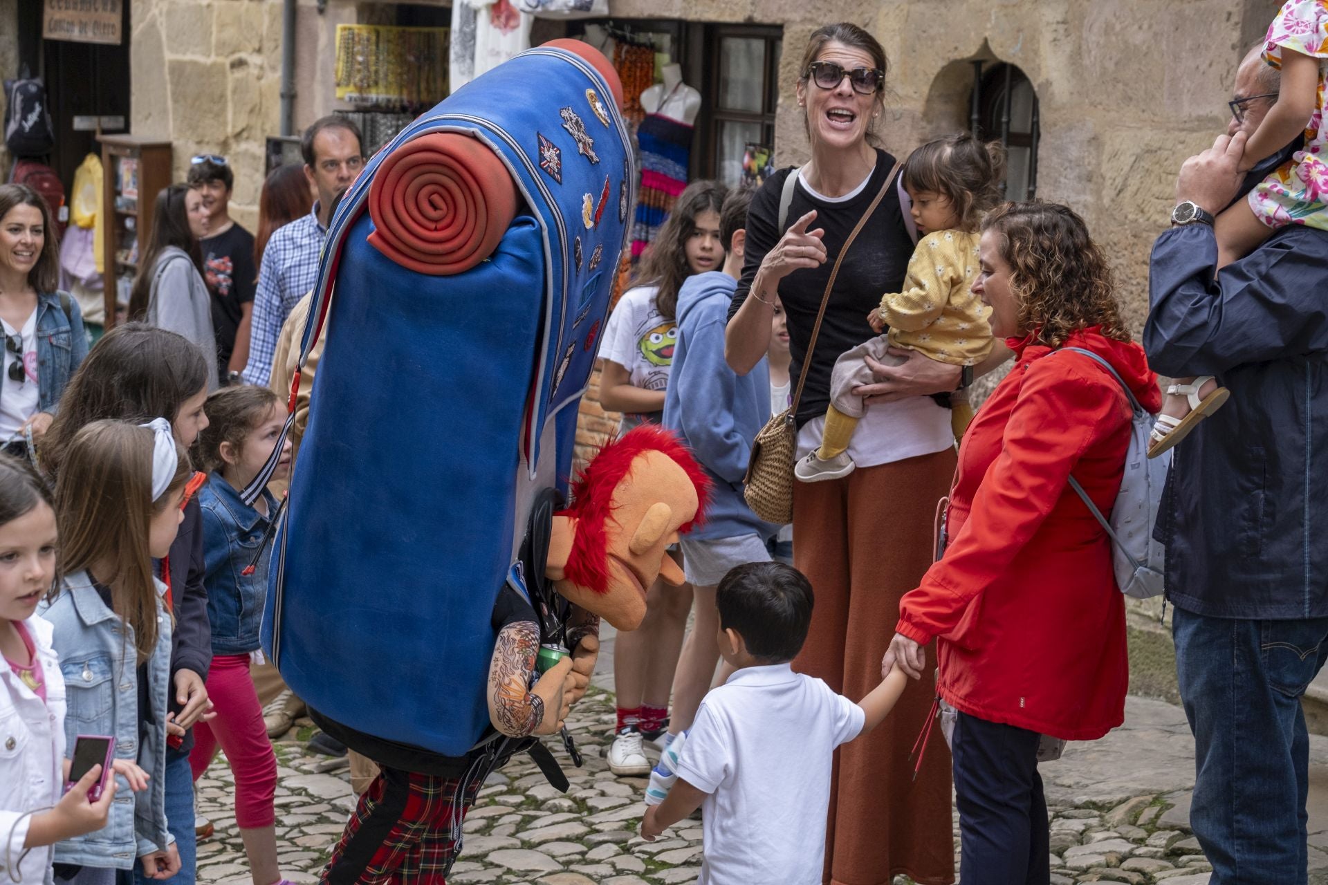 Los personajes charlaron con todos aquellos que les pararon durante su recorrido.