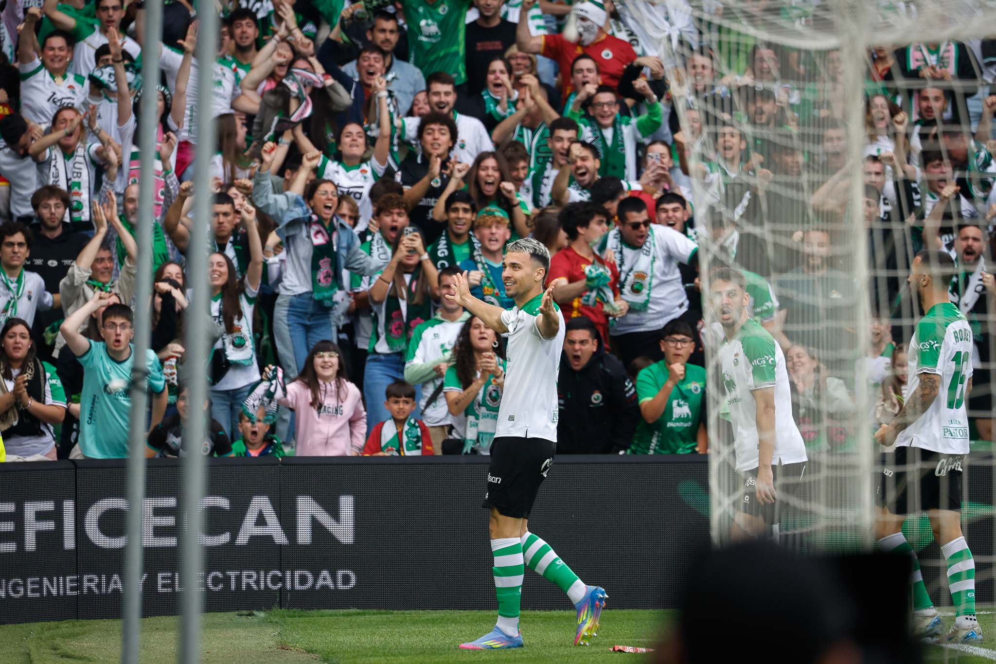 Arana festeja el tanto del empate verdiblanco.