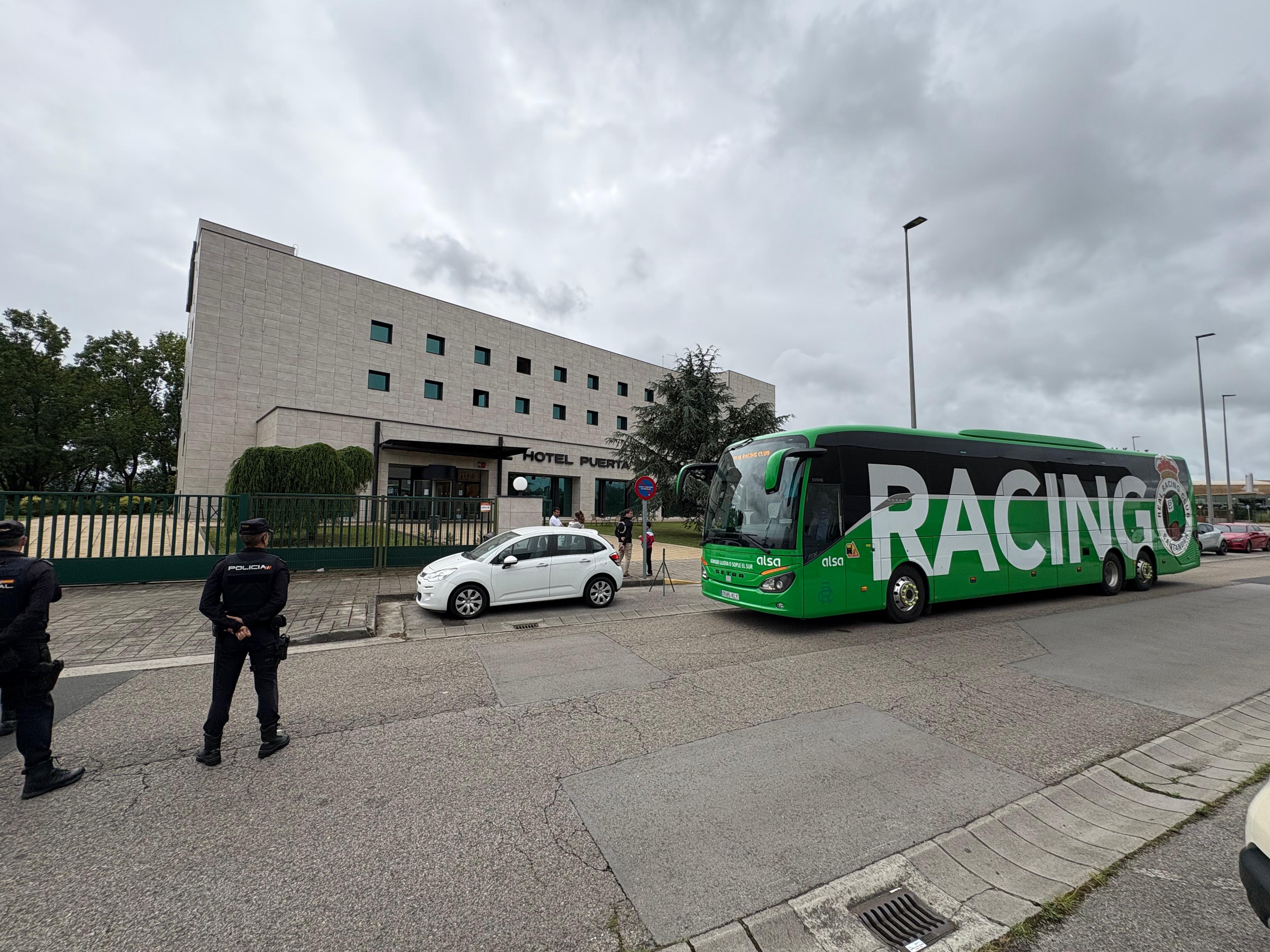 Mauricio Gómez, abonado número 1, a su llegada a El Sardinero.