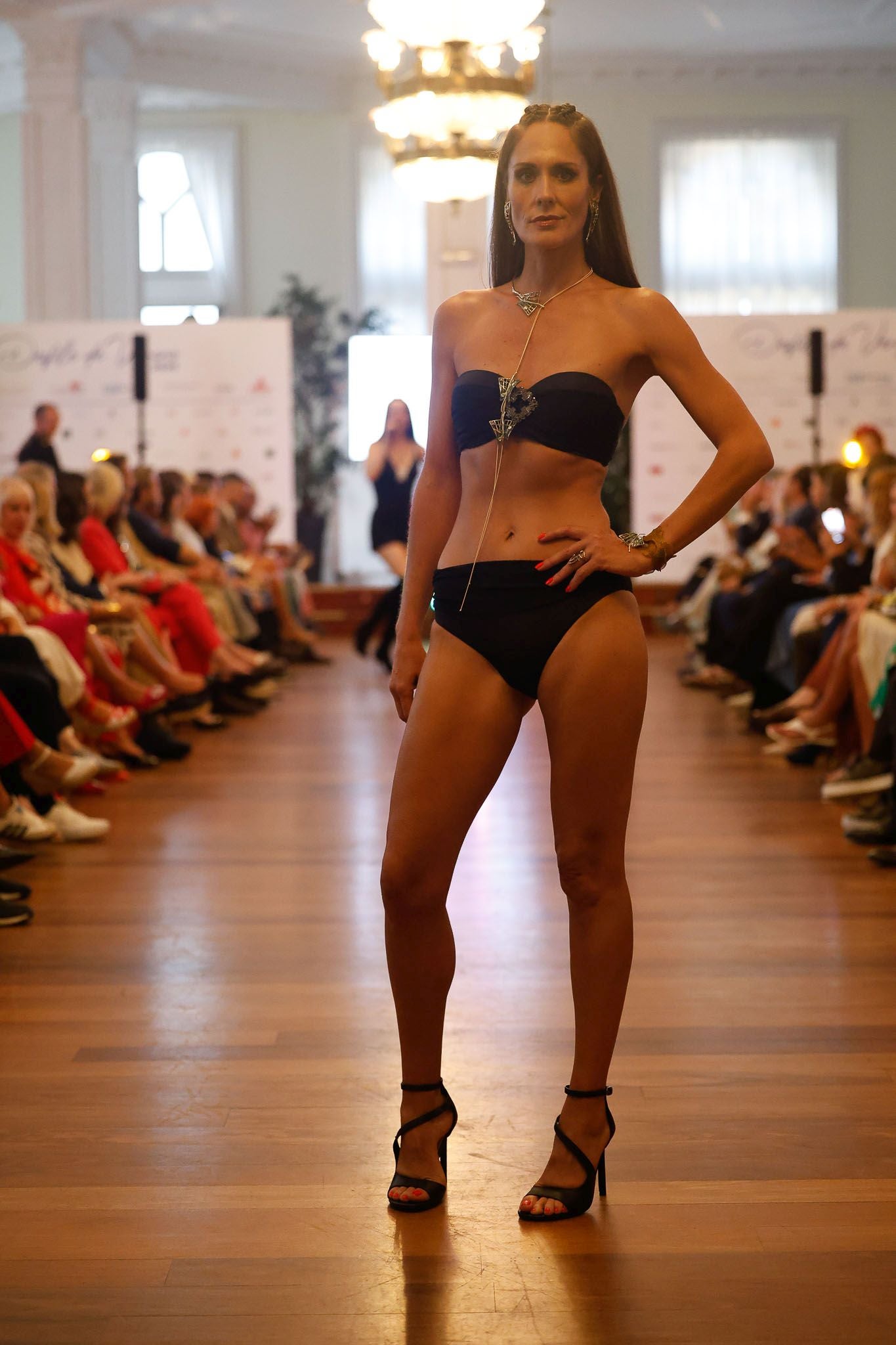 Sandra Veiga en la pasarela de joyería de María Jesús Gil.