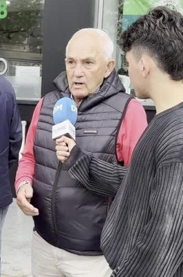 El Diario Montañés entrevista a racinguistas a pie de estadio.