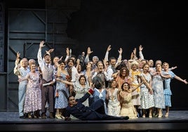 Antes de 'La verbena de la Paloma', el elenco interpreta a modo de prólogo el sainete 'Adiós Apolo'.