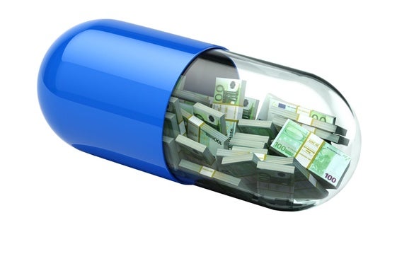 El gasto sanitario crece un 30% en una década y supera los 2.000 euros anuales por cántabro
