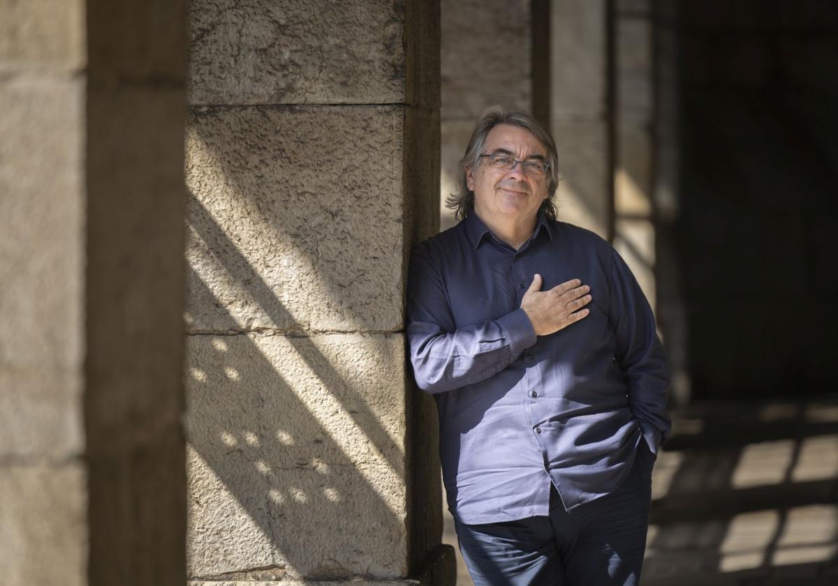 El escritor Jesús Ruiz Mantilla en un retrato reciente.