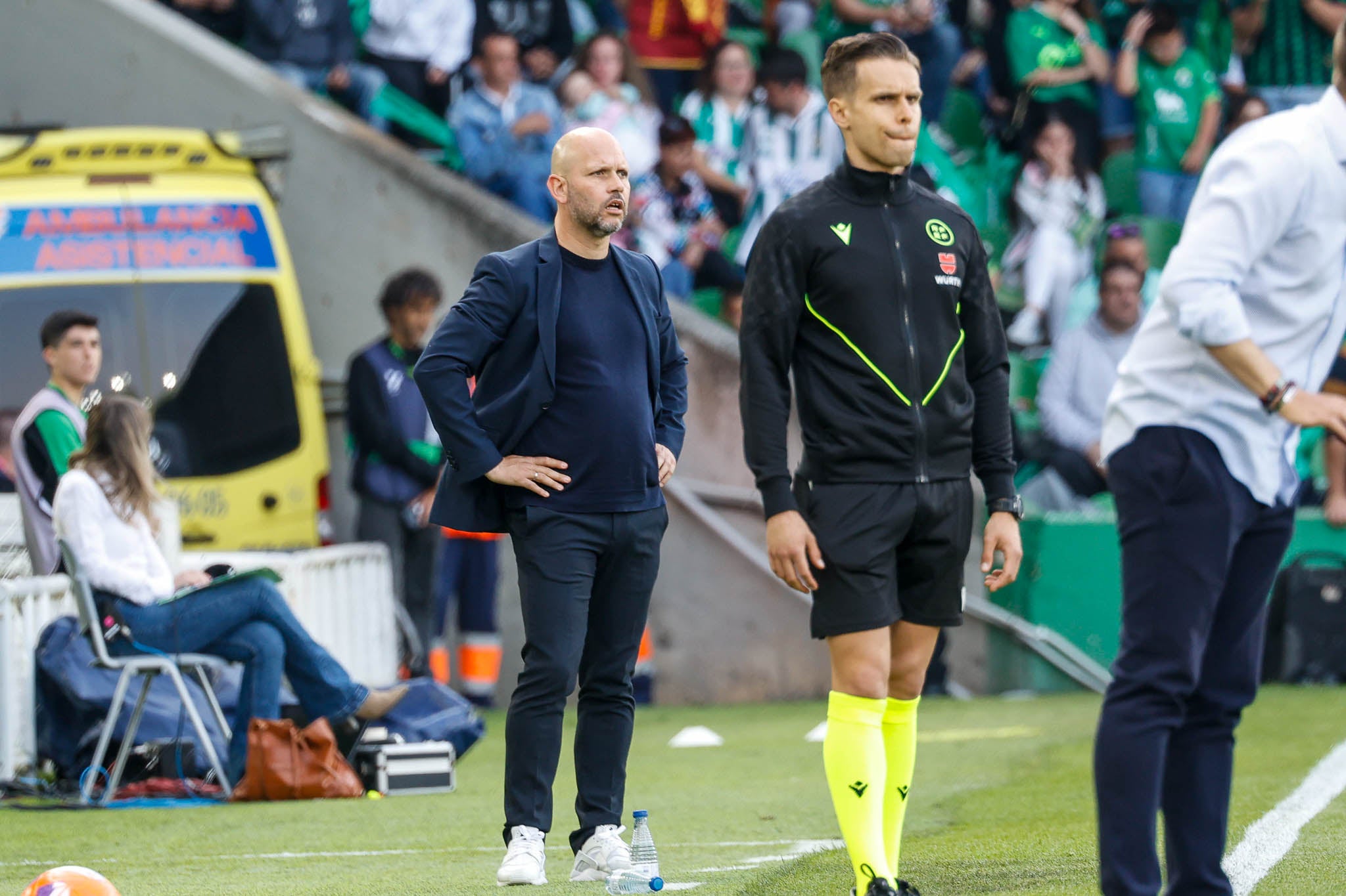 JAL sigue el juego.