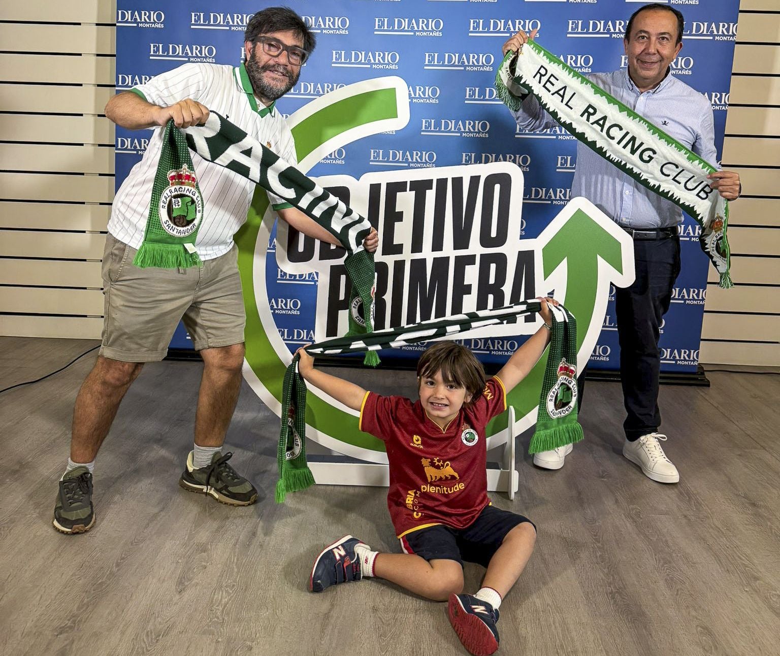 Guillermo Vega Gandarillas, Guillermo Vega Bermúdez y Carlos Fernández en las instalaciones de El Diario Montañés.