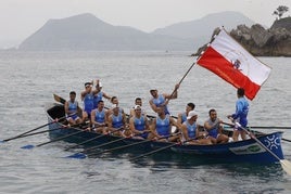 Astillero ondea la bandera como campeón regional de traineras.