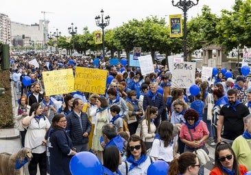 Momento de la manifestación, en el Paseo Pereda de Santander.