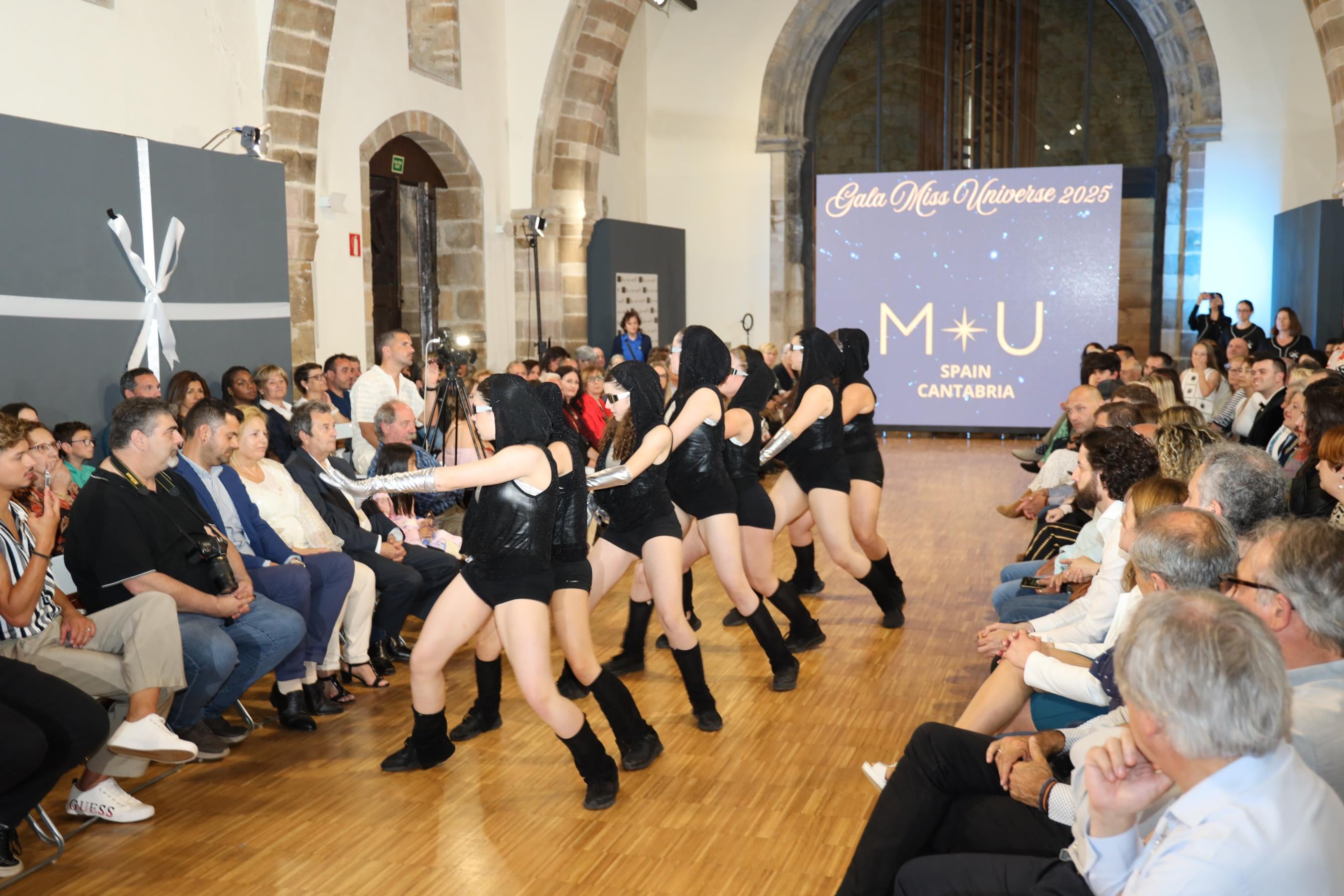 El grupo BST de danza durante su actuacion en la gala.