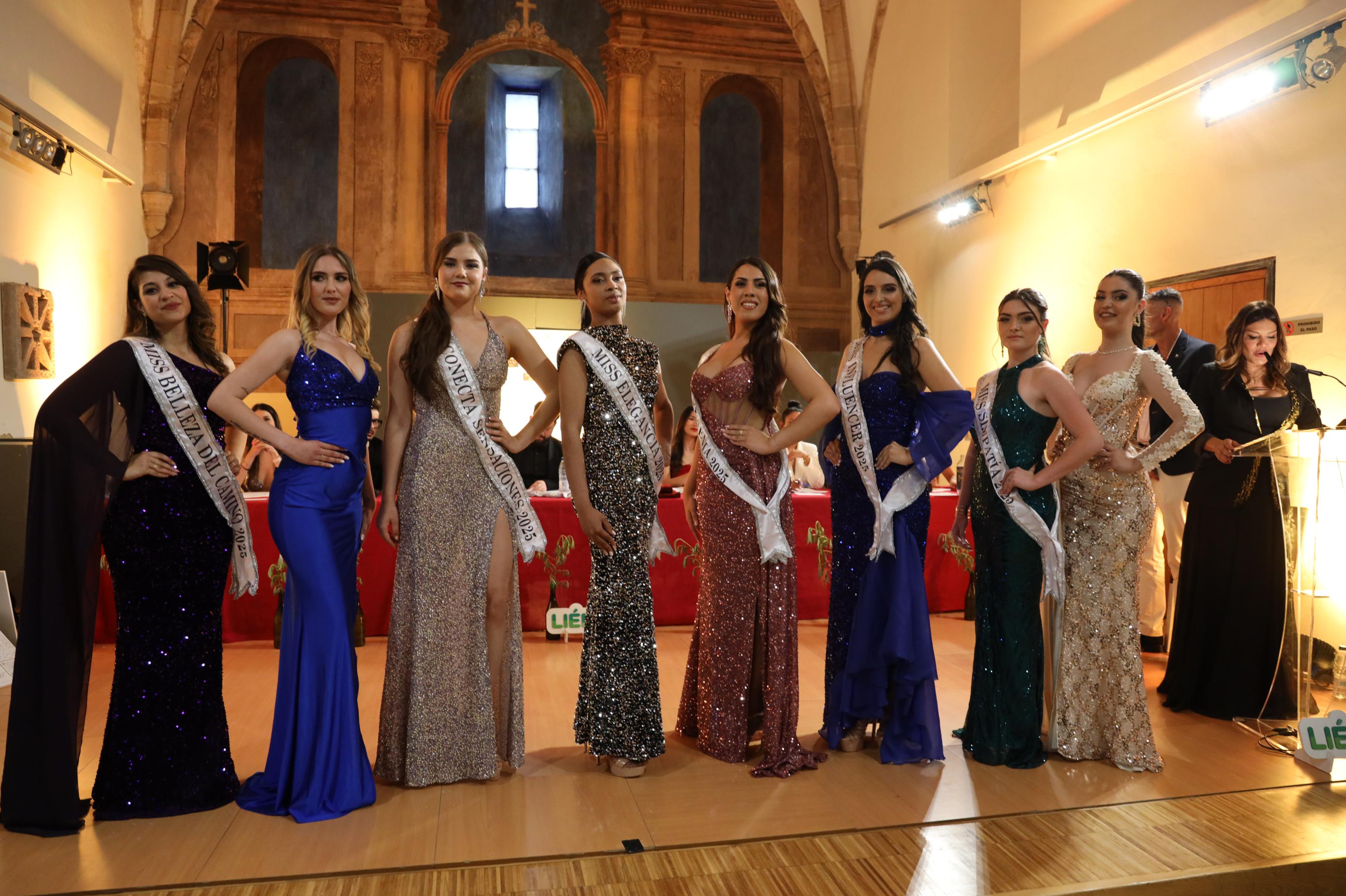 Las ocho primeras concursantes preseleccionadas. De izquierda a derecha, Cecilia Diaz, Missel Anieva, Larisa Visovan, Angela Cabral, Lucia Aguilera, Virginia Ortega, Alba Nicieza y Andrea Marques