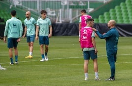 José Alberto da instrucciones a Íñigo Vicente